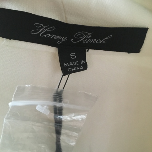 Small Honey Punch White dress with pockets - Picture 2 of 4